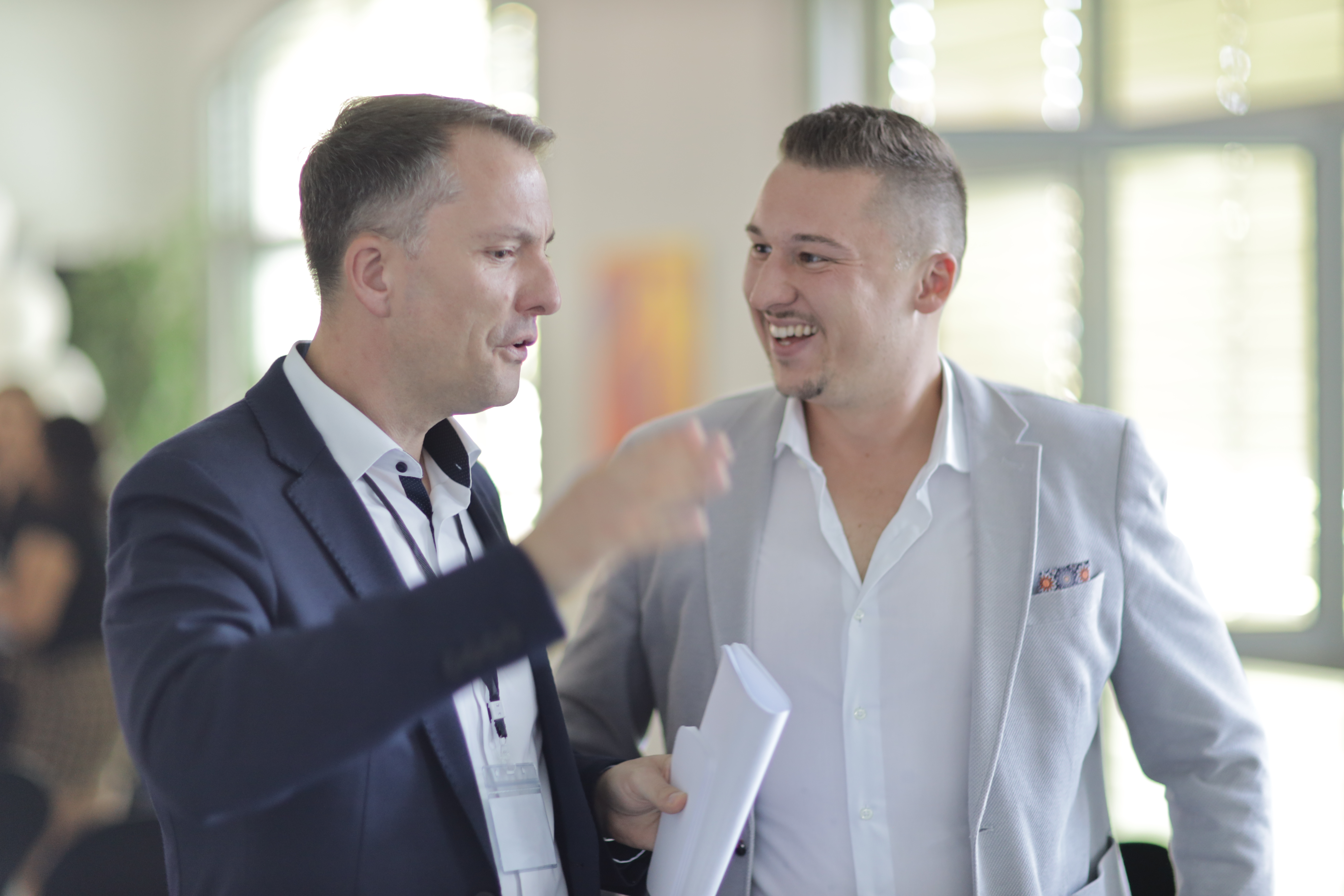 Professionelle B2B-Geschäftsgespräche und Networking - Christopher Schack unterstützt Unternehmen beim Aufbau wertvoller Geschäftskontakte über LinkedIn